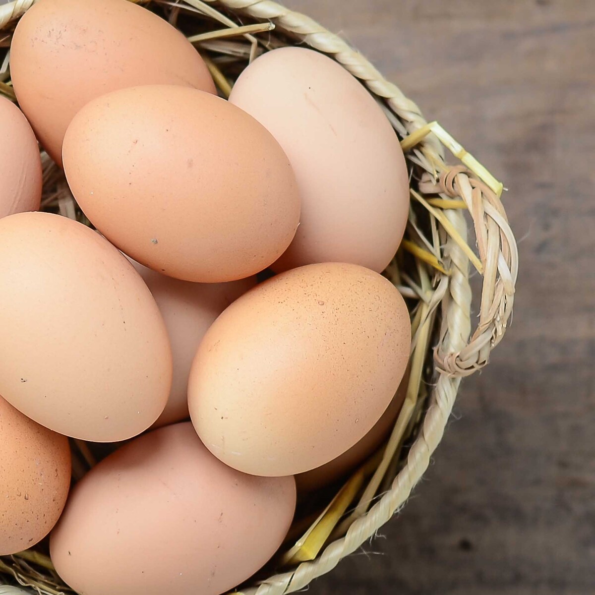 바구니에 담긴 계란